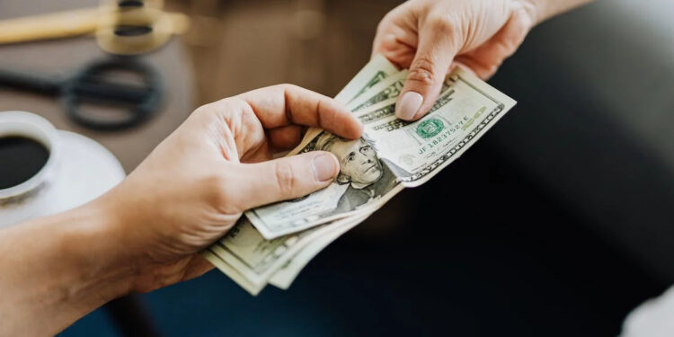 Hành vi bán dâm bị áp dụng hình thức xử phạt vi phạm hành chính như thế nào?