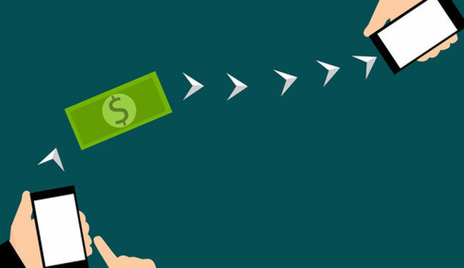 Việc vận chuyển tiền mặt, kim khí quý, đá quý và công cụ chuyển nhượng qua biên giới phải khai báo, cung cấp thông tin như thế nào?