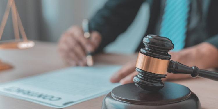 Thuê Luật Sư Khởi Kiện: Tìm Hiểu Chi Tiết Về Quy Trình và Chi Phí