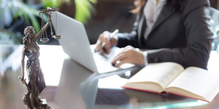 Tại sao luật sư bào chữa cho tội phạm