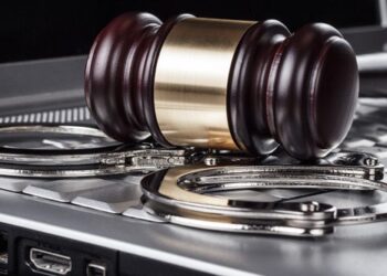 Bào chữa cho bị can, bị cáo, bảo vệ quyền lợi cho bị hại trong các vụ án hình sự