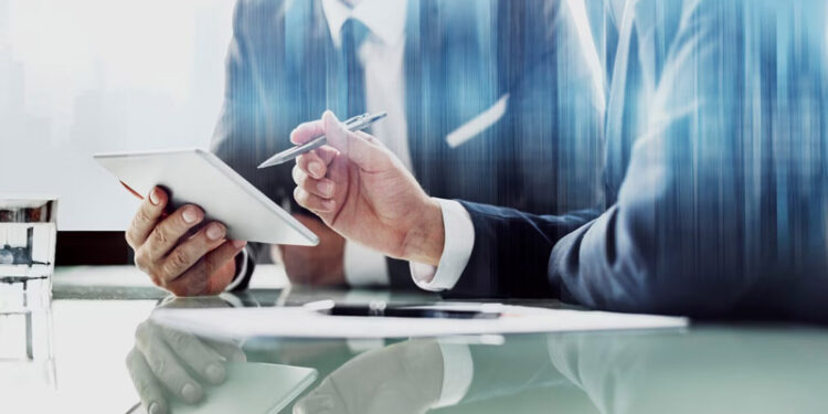 Doanh nghiệp nên thuê luật sư tư vấn thường xuyên ngay từ giai đoạn thành lập