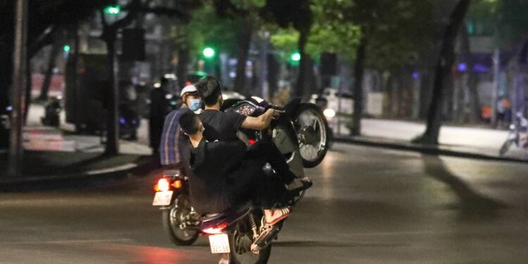 Quy định xử lý, mức phạt hành vi đua xe và cổ vũ đua xe trái phép