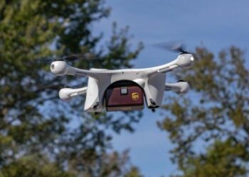 Sử dụng flycam để buôn bán trái phép chất ma túy thì có thể bị xử phạt bao nhiêu năm tù? Hình phạt bổ sung cho tội danh này như thế nào?