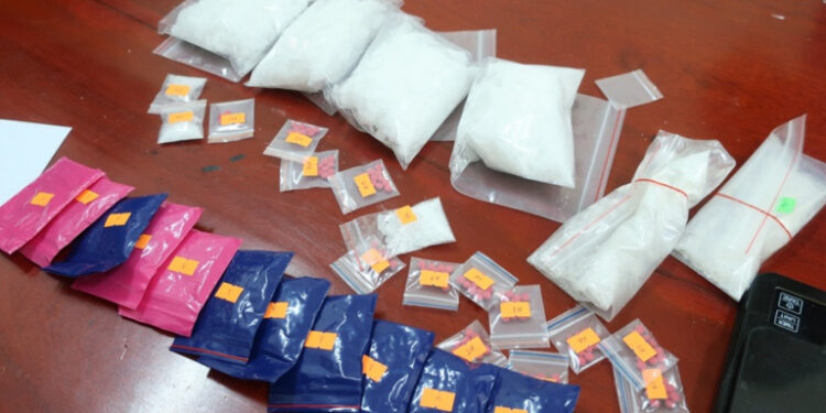 Có truy cứu trách nhiệm hình sự tội mua bán trái phép chất ma túy đối với người xúi giục người khác vận chuyển ma túy để bán không?